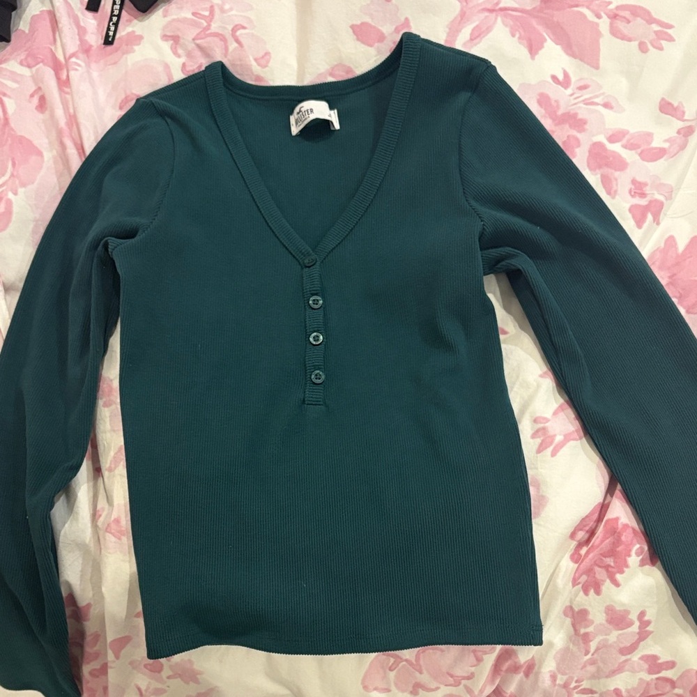 green long-sleeve button up top v-neck